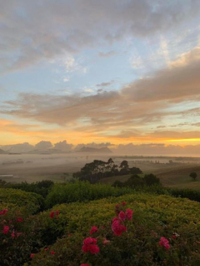 Views to unwind - self contained unit w/king bed, Ruakaka